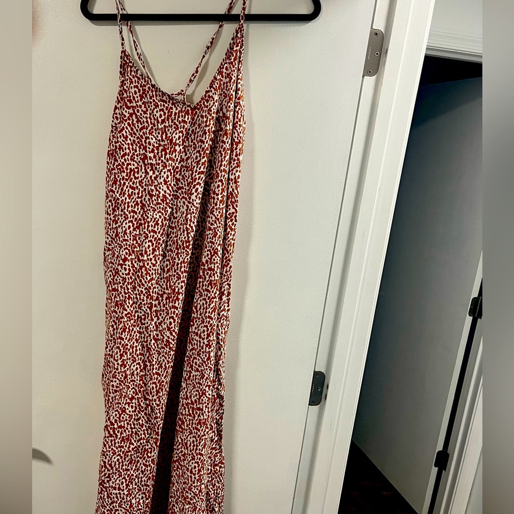 Never worn Old Navy strappy maxi dress. Size M